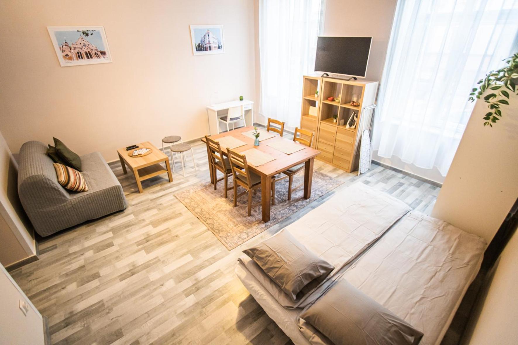 Spacious Apartment In Central Кескемет Екстериор снимка